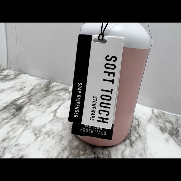 NWT Soft touch stoneware pink/mauve with white modern essentials soap dispenser - Picture 6 of 6